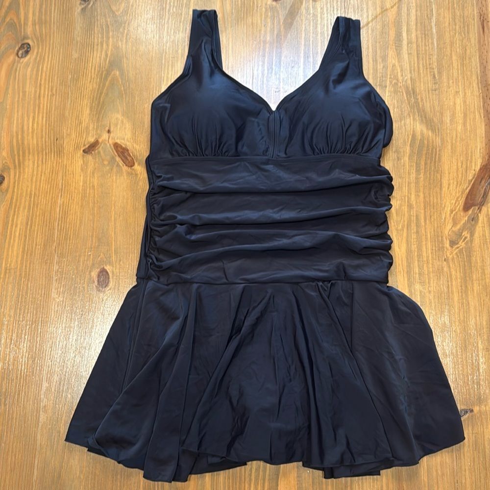 Solid black swimdress built in shorts one piece swimwear NWOT 3XL ruched shirred